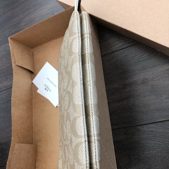 Coach Wristlet Wallet Purse - Picture 9 of 10